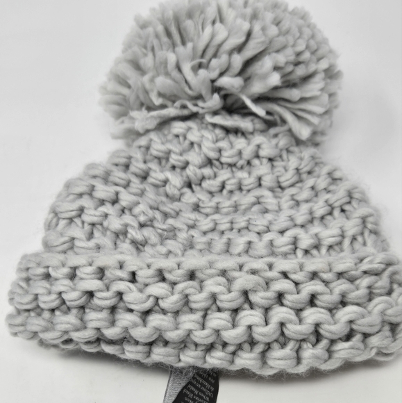 VINCE CAMUTO CHUNKY KNITWEAR CROCHET KNIT LIGHT GREY POM POM BEANIE HAT WOMEN OS - Picture 8 of 12